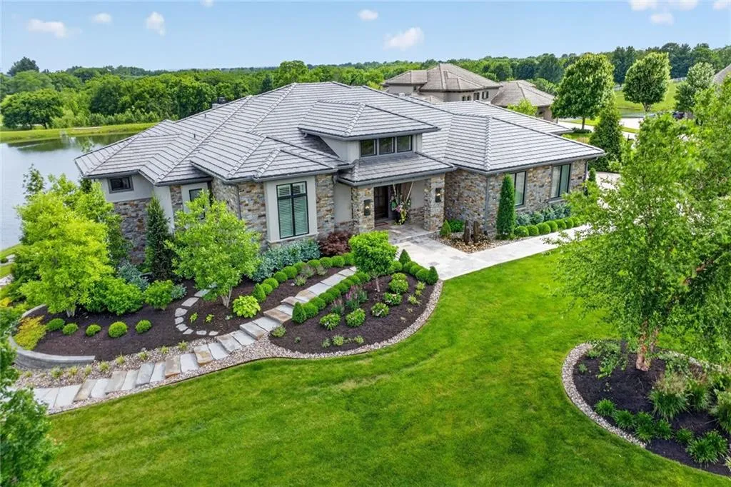 Striking Parkville Estate with a Floating Staircase and Fire-and-Water Pool Asks $3,550,000 32 8085 NW Green Glades Ct Parkville MO 6415216
