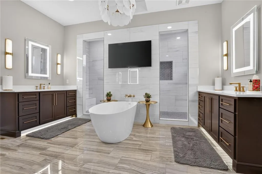 Striking Parkville Estate with a Floating Staircase and Fire-and-Water Pool Asks $3,550,000 12 8085 NW Green Glades Ct Parkville MO 6415244