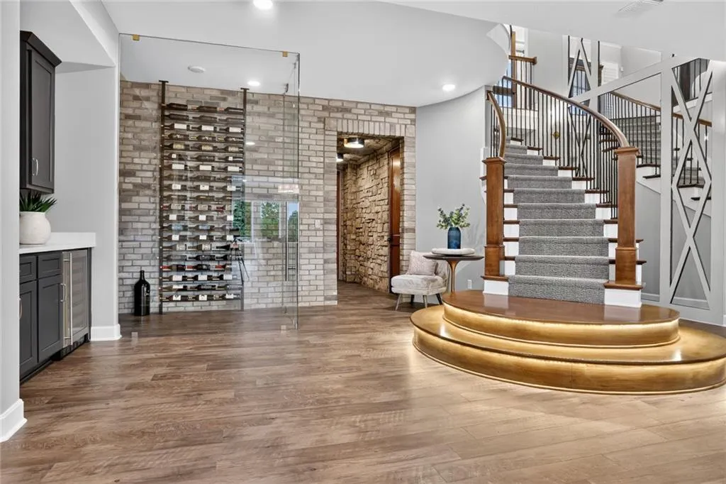 Striking Parkville Estate with a Floating Staircase and Fire-and-Water Pool Asks $3,550,000 17 8085 NW Green Glades Ct Parkville MO 6415249