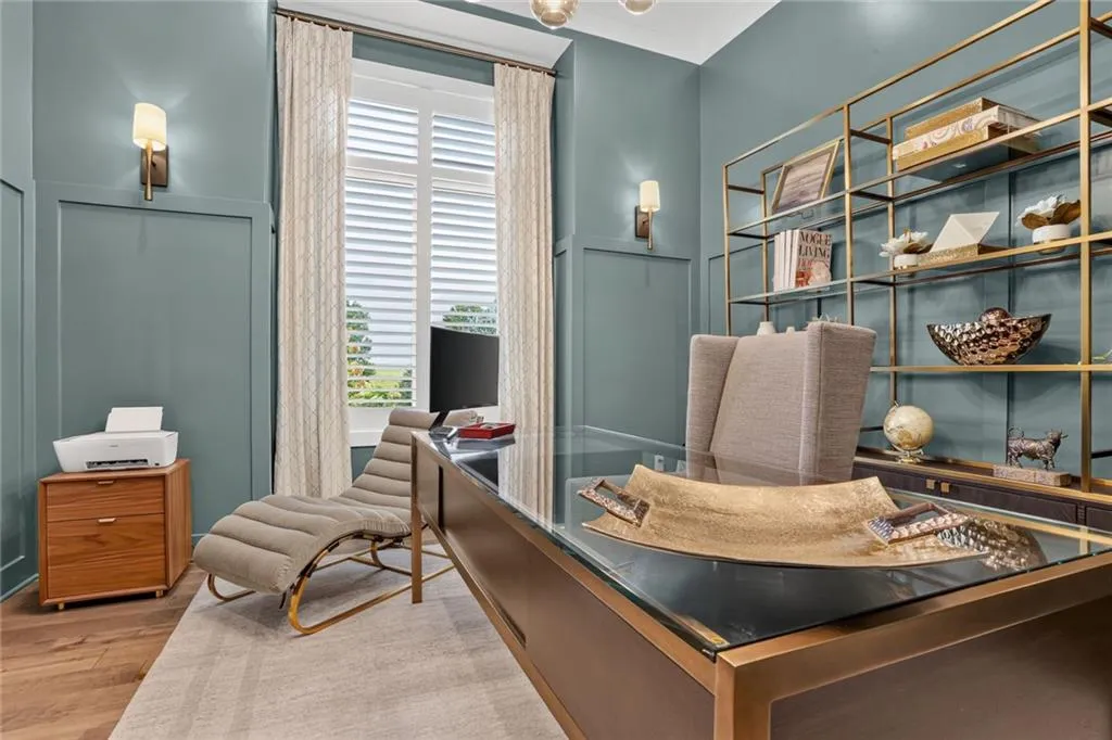 Striking Parkville Estate with a Floating Staircase and Fire-and-Water Pool Asks $3,550,000 10 8085 NW Green Glades Ct Parkville MO 6415274