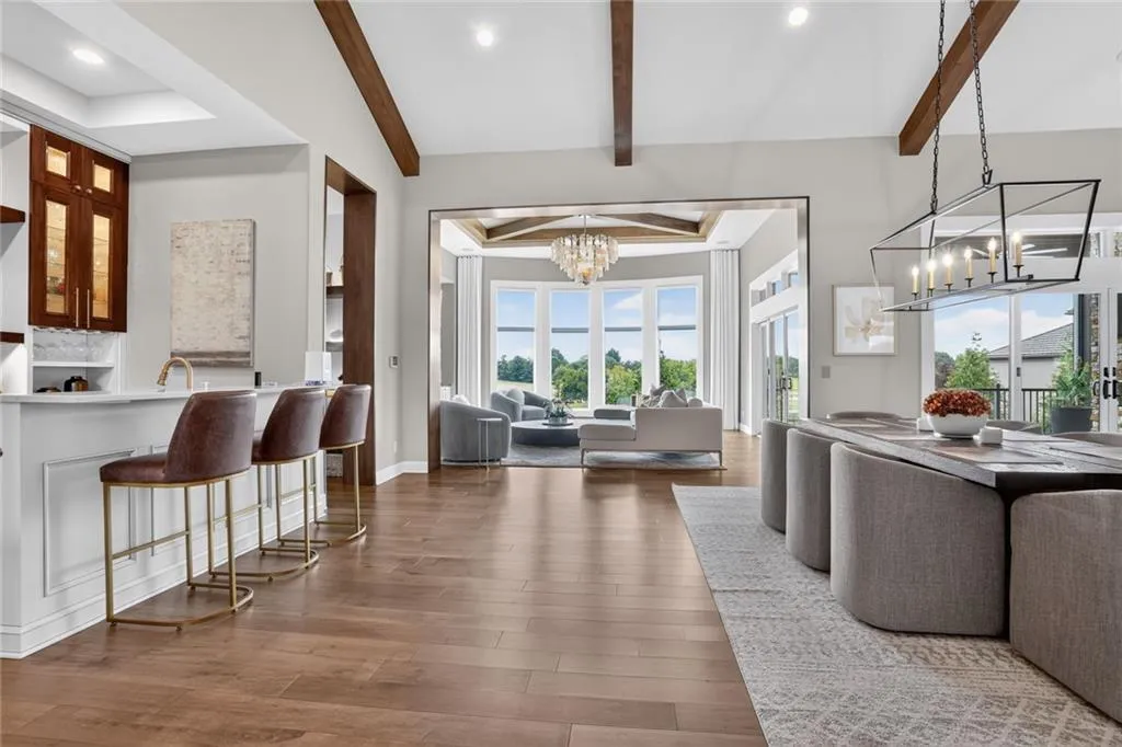 Striking Parkville Estate with a Floating Staircase and Fire-and-Water Pool Asks $3,550,000 6 8085 NW Green Glades Ct Parkville MO 6415277