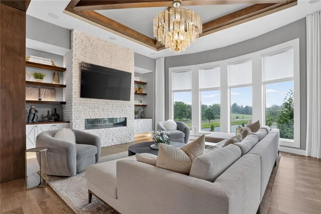 Striking Parkville Estate with a Floating Staircase and Fire-and-Water Pool Asks $3,550,000 9 8085 NW Green Glades Ct Parkville MO 6415293
