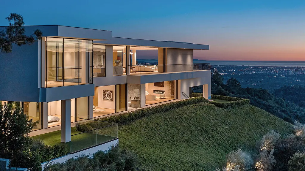 Newly Built Bird Streets Estate With City-to-Ocean Views and an Infinity Pool Lists for $29,950,000 2 9259 Robin Dr Los Angeles CA 9006901