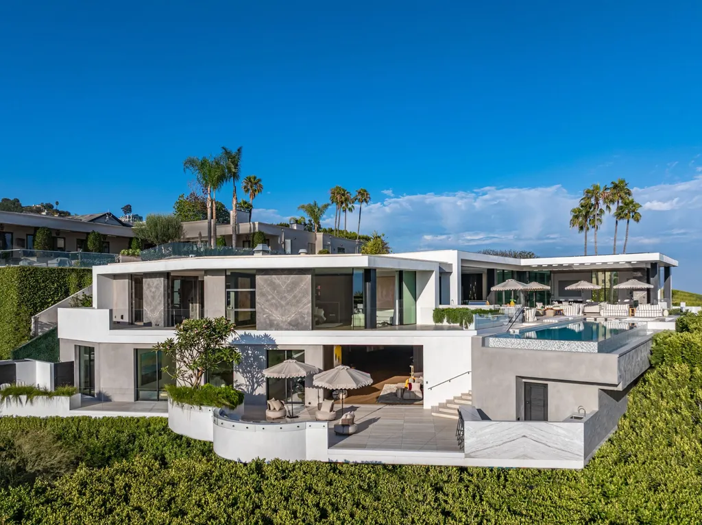 Newly Built Bird Streets Estate With City-to-Ocean Views and an Infinity Pool Lists for $29,950,000 1 9259 Robin Dr Los Angeles CA 9006902