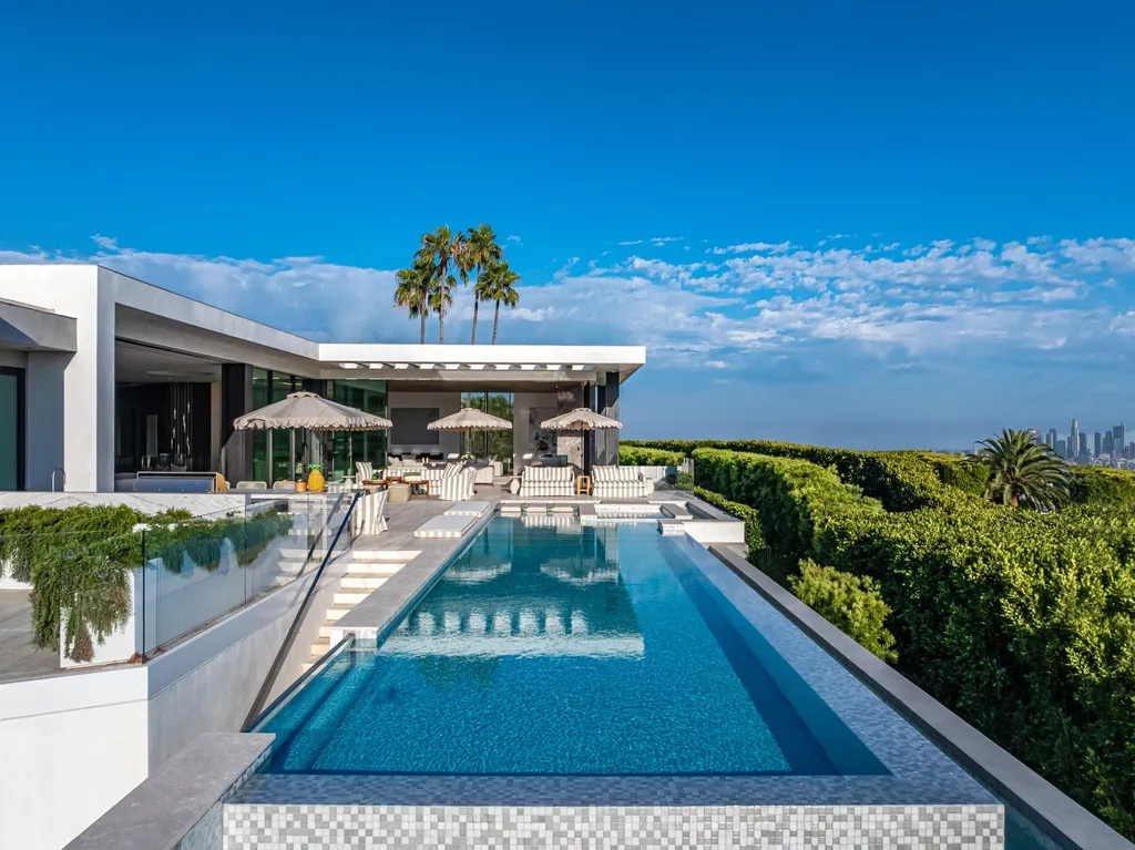 Newly Built Bird Streets Estate With City-to-Ocean Views and an Infinity Pool Lists for $29,950,000 19 9259 Robin Dr Los Angeles CA 9006906