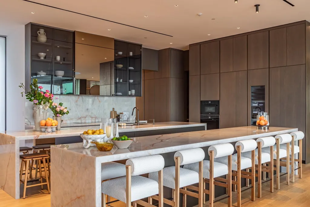 Newly Built Bird Streets Estate With City-to-Ocean Views and an Infinity Pool Lists for $29,950,000 9 9259 Robin Dr Los Angeles CA 9006914