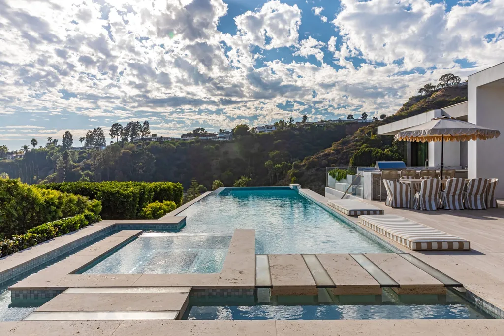 Newly Built Bird Streets Estate With City-to-Ocean Views and an Infinity Pool Lists for $29,950,000 17 9259 Robin Dr Los Angeles CA 9006919