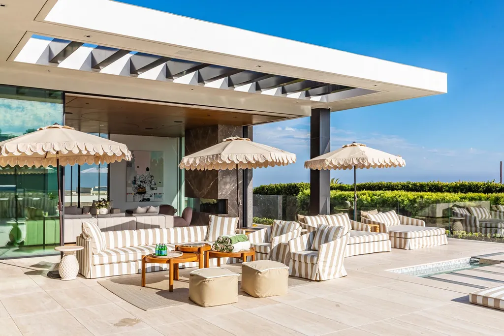 Newly Built Bird Streets Estate With City-to-Ocean Views and an Infinity Pool Lists for $29,950,000 18 9259 Robin Dr Los Angeles CA 9006921