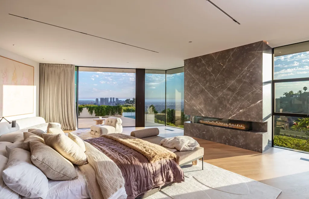 Newly Built Bird Streets Estate With City-to-Ocean Views and an Infinity Pool Lists for $29,950,000 12 9259 Robin Dr Los Angeles CA 9006923