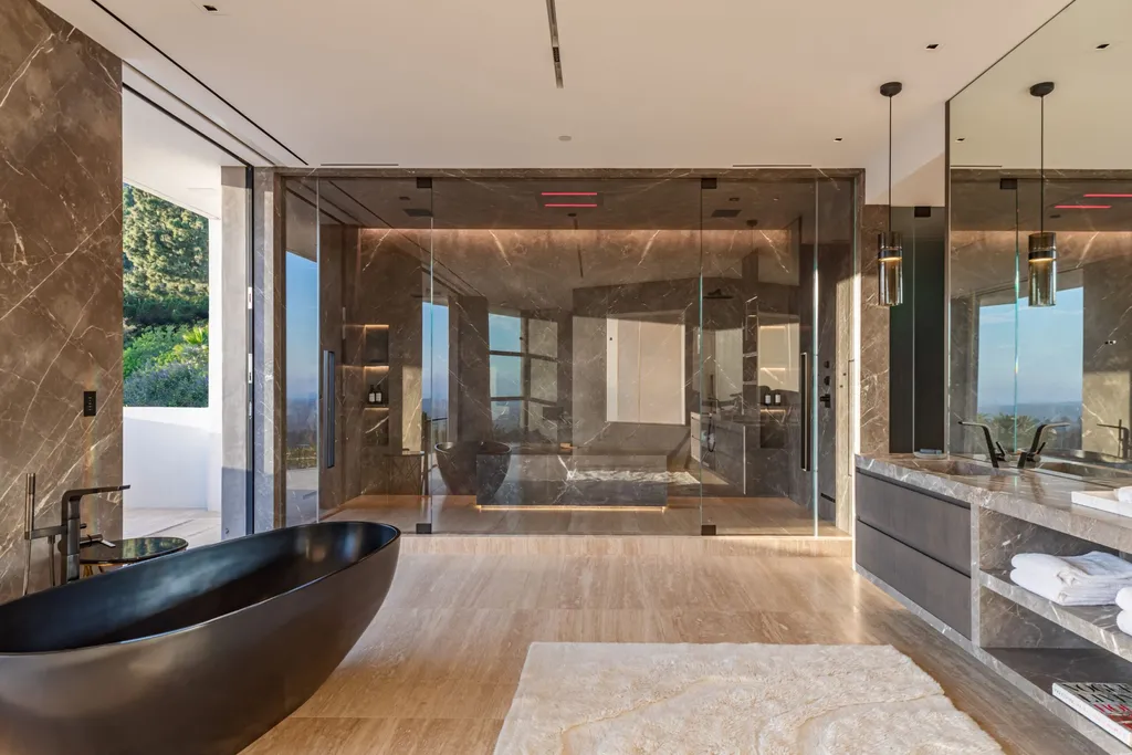Newly Built Bird Streets Estate With City-to-Ocean Views and an Infinity Pool Lists for $29,950,000 13 9259 Robin Dr Los Angeles CA 9006925