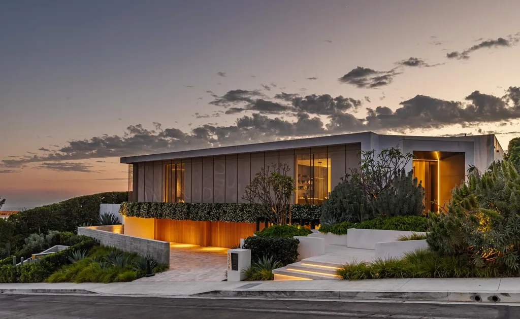 Newly Built Bird Streets Estate With City-to-Ocean Views and an Infinity Pool Lists for $29,950,000 4 9259 Robin Dr Los Angeles CA 9006930