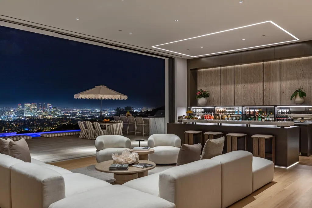 Newly Built Bird Streets Estate With City-to-Ocean Views and an Infinity Pool Lists for $29,950,000 7 9259 Robin Dr Los Angeles CA 9006933