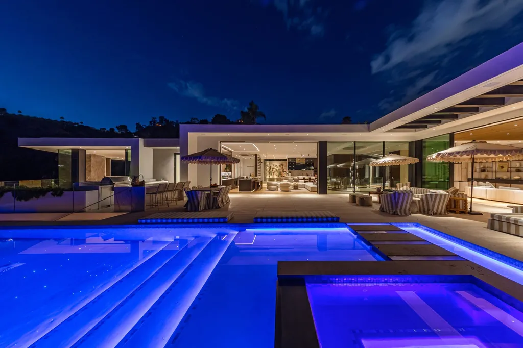 Newly Built Bird Streets Estate With City-to-Ocean Views and an Infinity Pool Lists for $29,950,000 3 9259 Robin Dr Los Angeles CA 9006937